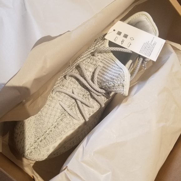 SOLD 🥰 Yeezy Yeshaya Reflective - Picture 4 of 7